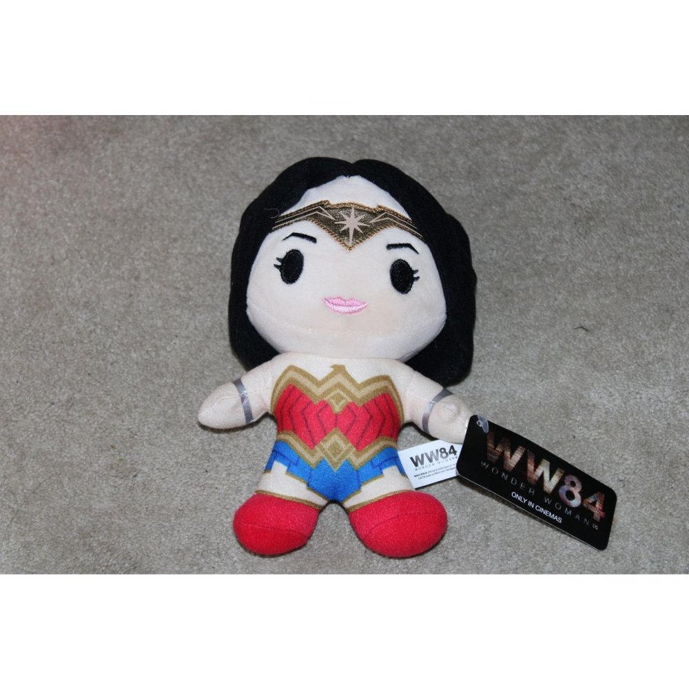 NEW  WW84 Wonder Woman Collectible